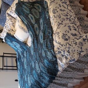 CURATED BY RUA'H KIBRIYA: Unknown Maker 100% Cashmere Reversible Attachable Cape